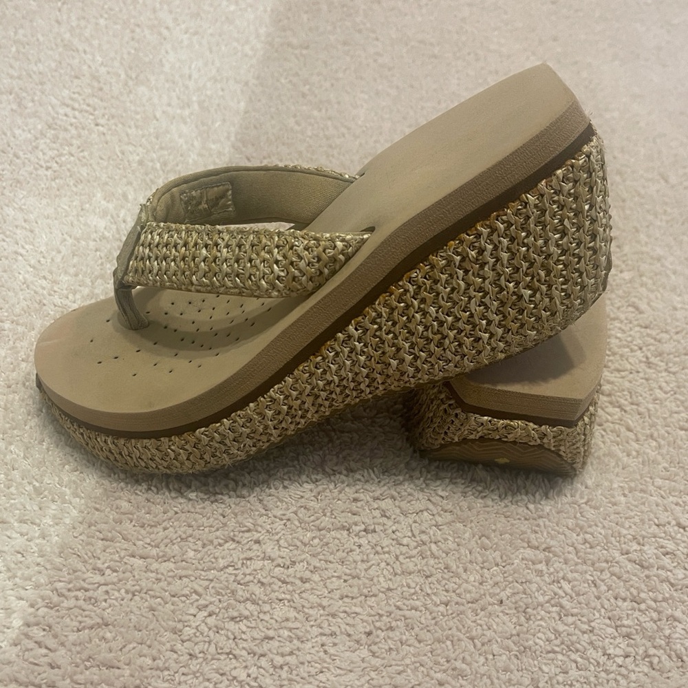 Volatile “island” thong sandal